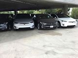 Parkoviště odložených elektromobilů Tesla.