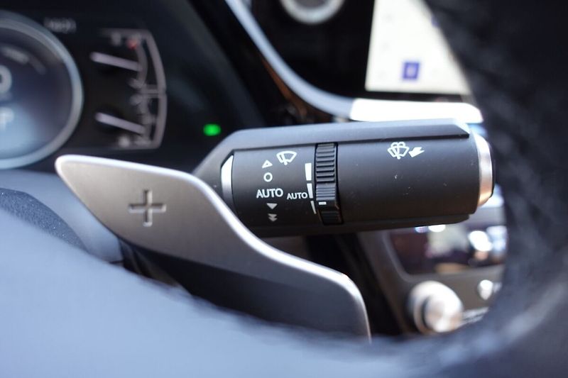 Lexus ES 300h ES300h 2,5HSD Prestige Top - fotka 33 z 39