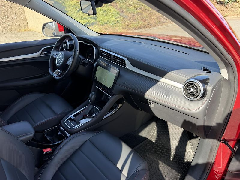 MG ZS TGi 82kW automat navigace  - fotka 15 z 20