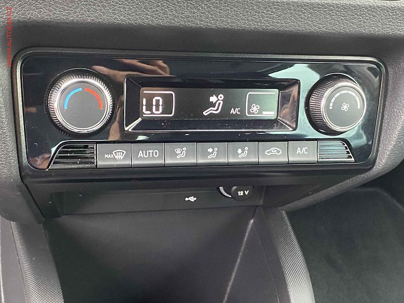 Škoda Fabia (2022) 1.0 TSi, 1.maj,ČR, Ambition - fotka 15 z 18