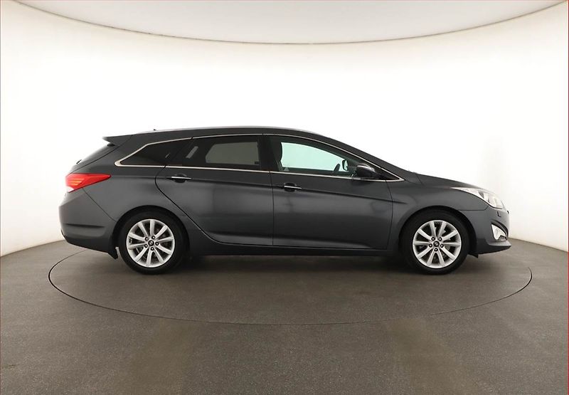 Hyundai i40 (2013) 1.7 CRDi, Serv.kniha, Xenony - fotka 6 z 17