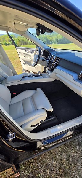 Volvo XC60 (2021) B4 AWD - fotka 27 z 30