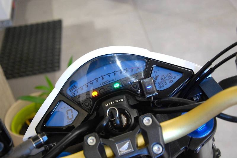 Honda CB 1000 R (2014) krásný stav, akrapovič - fotka 13 z 20