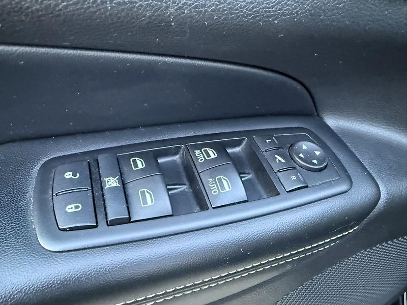 Jeep Grand Cherokee 3.0CRDi LIMITED !! GAR. KM!! - fotka 21 z 23