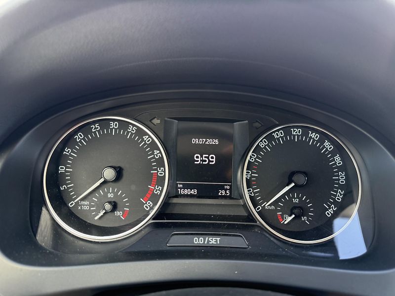 Škoda Rapid (2016) 1.4TDI DSG rezervace - fotka 19 z 25