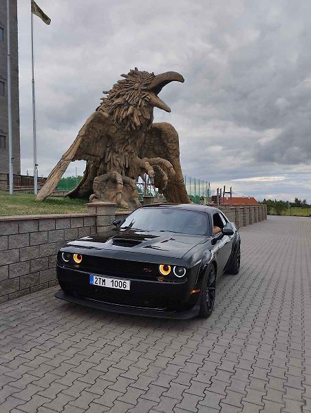 Svačina před výstupem na Dalimilovu rozhlednu.
