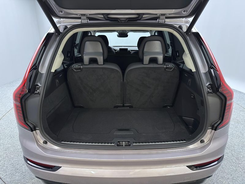 Volvo XC90 (2026) T8 AWD Plug-in DARK PLUS 7m - fotka 22 z 26