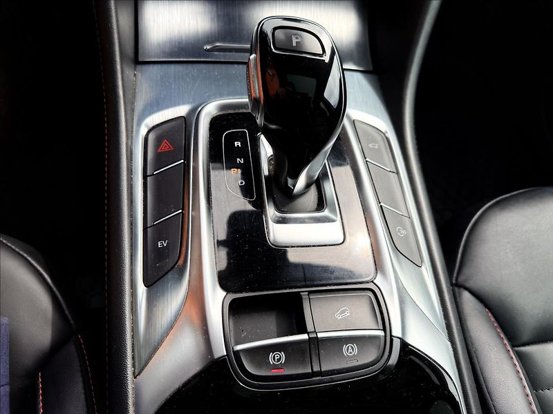 MG EHS 1,5 PHEV LUXURY - fotka 16 z 31