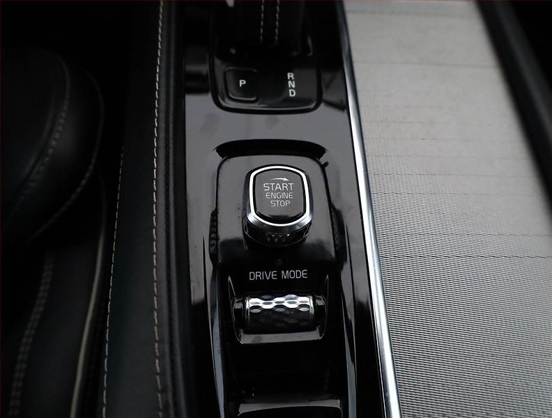 Volvo XC90 (2021) B6 AWD - fotka 17 z 22