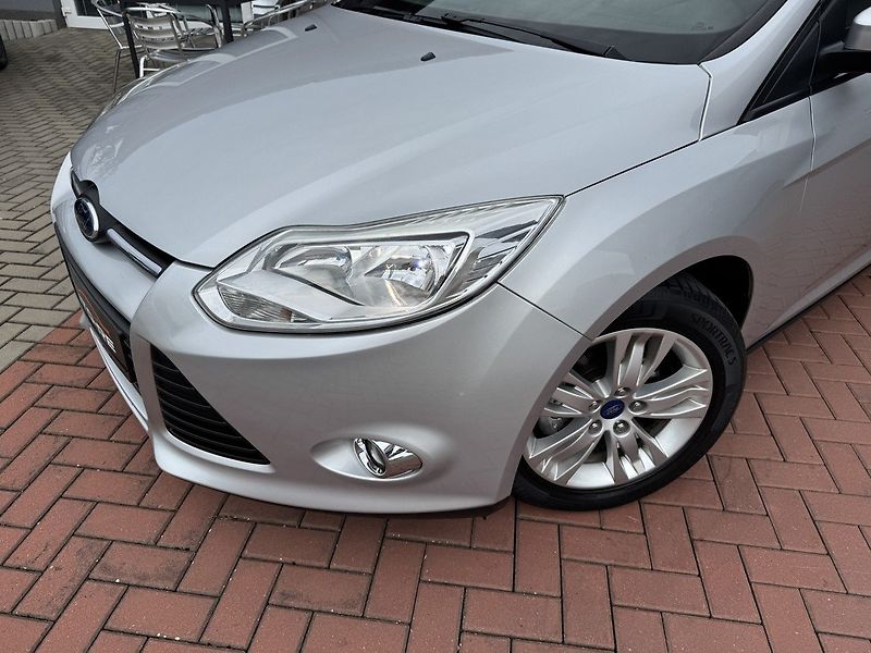 Ford Focus (2011) 1.6i Ti-VCT Klima Winter Paket - fotka 36 z 46