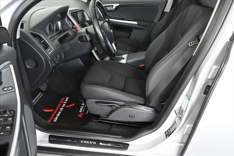 Volvo XC60 2,4 D5 133 kW AT6 AWD Záruka a - fotka 9 z 28