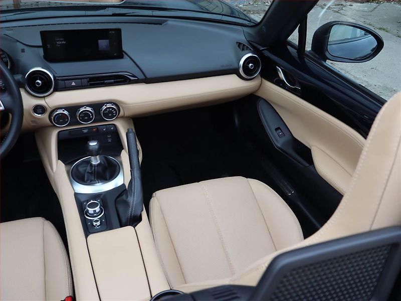 Mazda MX-5 (2024) 1.5 Skyactiv G - fotka 8 z 28