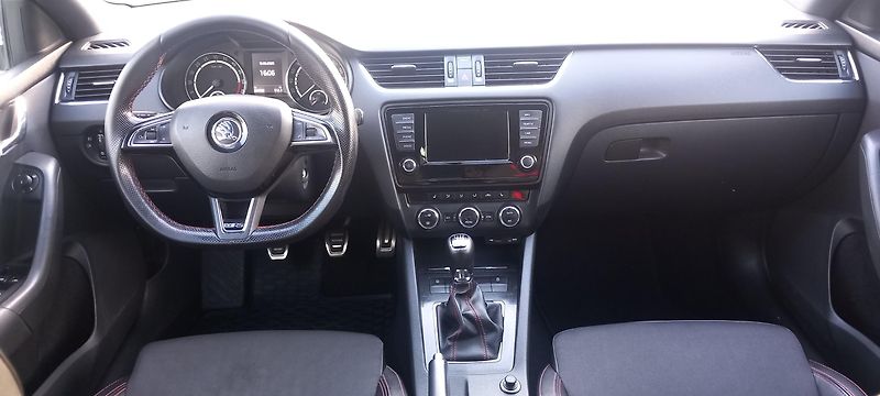 Škoda Octavia RS 2.0 TDI 135kW - fotka 9 z 30