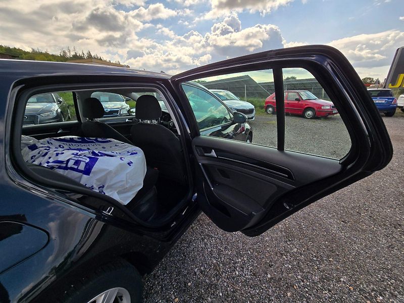 Volkswagen Golf (2015) 1.4 TGi Highline DSG - fotka 18 z 22
