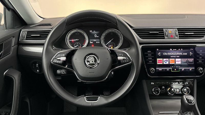 Škoda Superb 2.0 TDI Style Combi - fotka 9 z 27