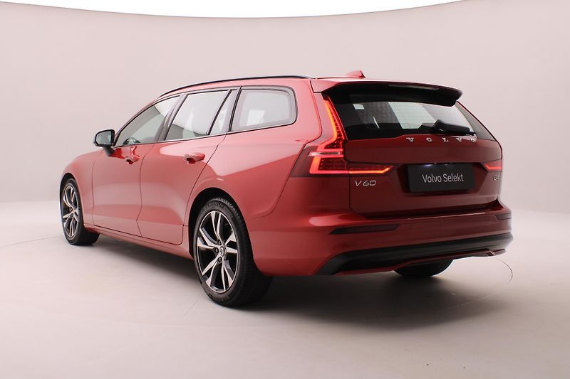 Volvo V60 B4 DARK PLUS AUT CZ - fotka 10 z 50