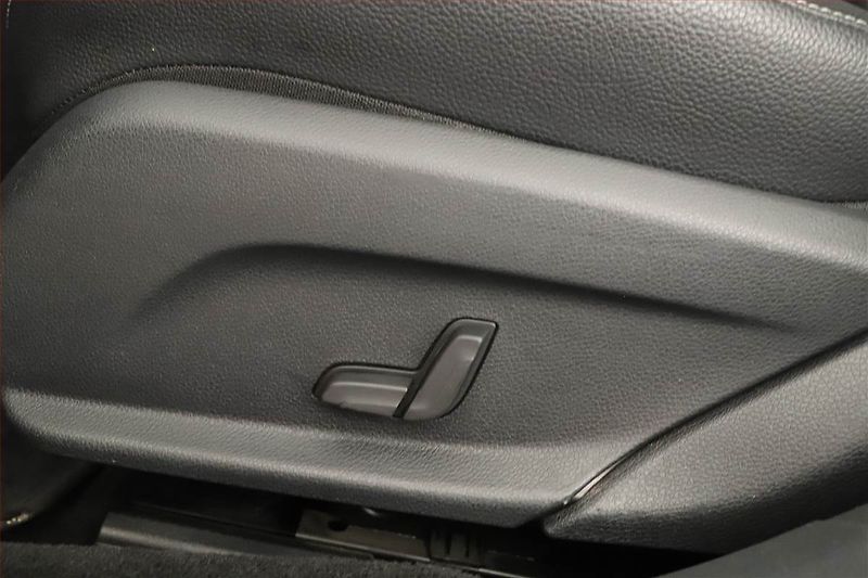 Mercedes-Benz Třídy E (2017) AMG Paket E 400 4MATIC - fotka 24 z 29