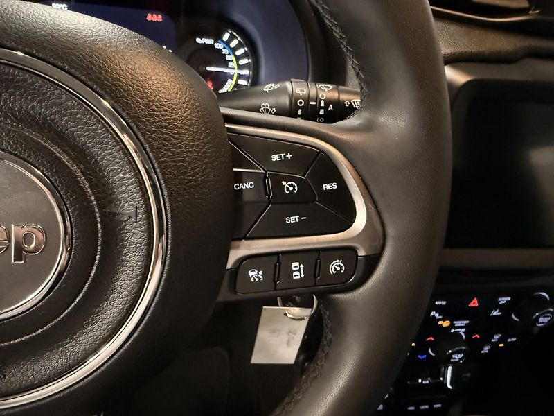 Jeep Renegade (2022) T4 PHEV,4X4, DOJEZD 50KM - fotka 21 z 33