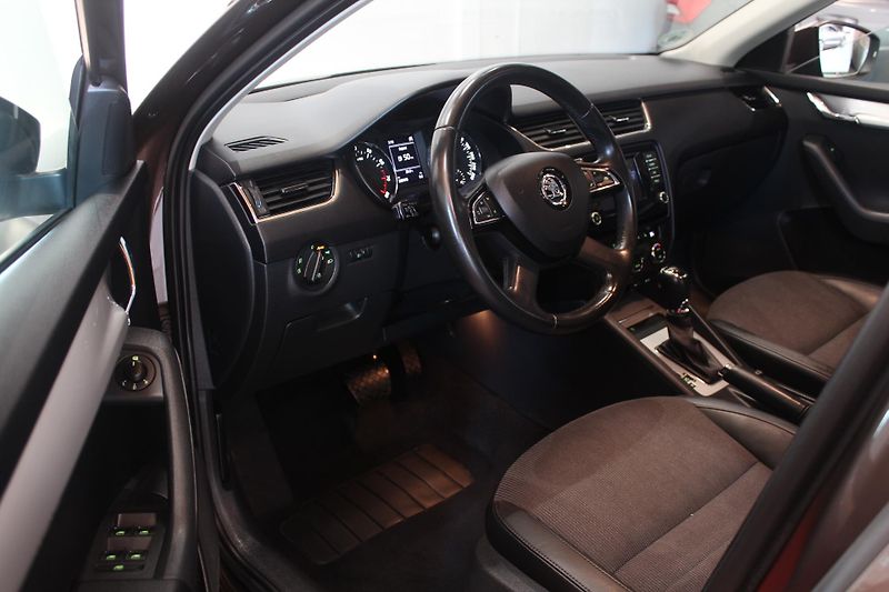 Škoda Octavia (2014) 1.2TSI DSG Elegance  - fotka 14 z 29