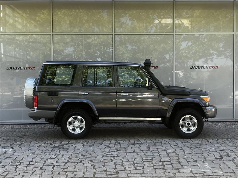 Toyota Land Cruiser GRJ76 4,0 V6 5MT - fotka 4 z 33