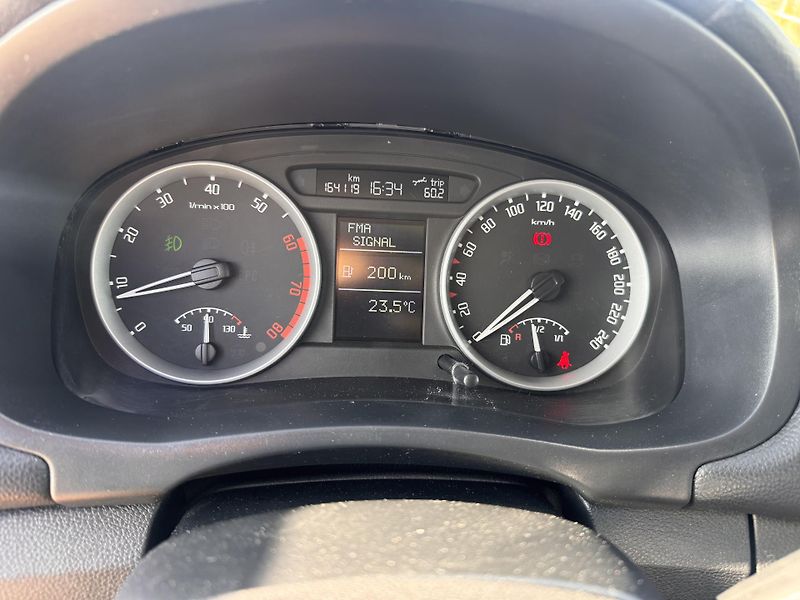 Škoda Fabia 1.4i 63Kw SPORT - fotka 16 z 23