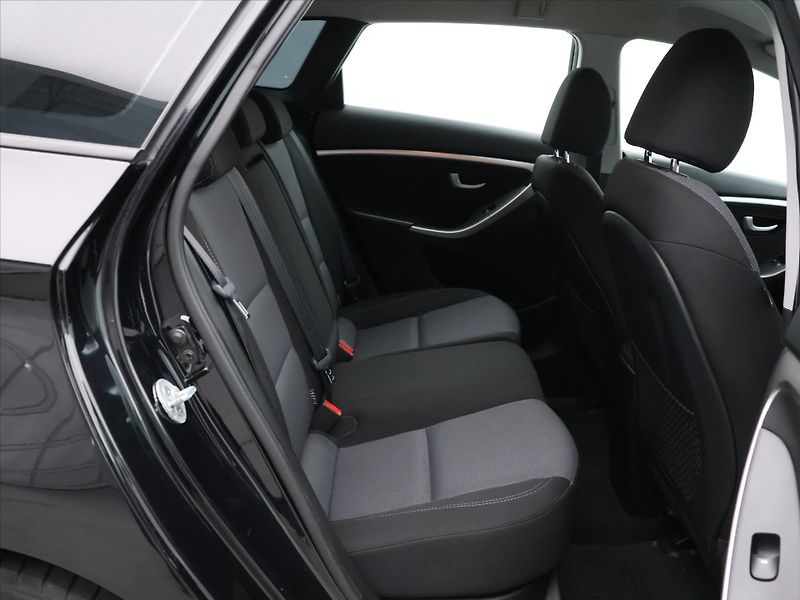Hyundai i30 1,6 CRDi 81kW Trikolor - fotka 12 z 28