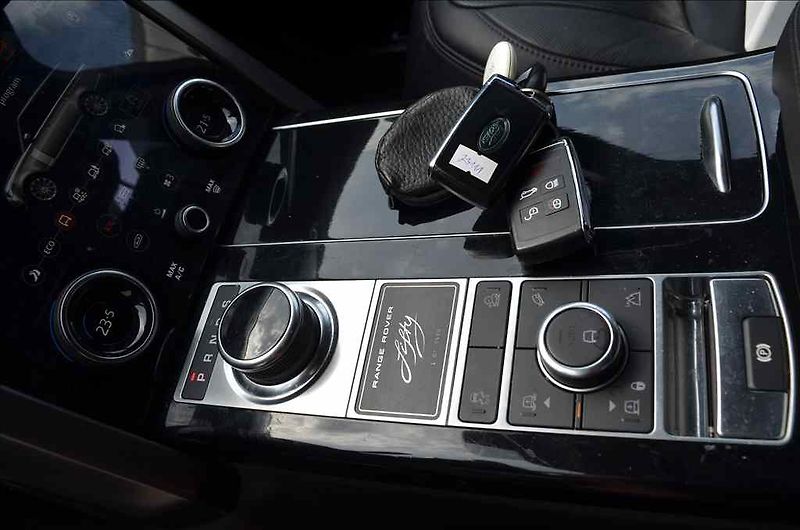 Land Rover Range Rover (2021) 3,0 D350 AUTOBIOGRAPHY - fotka 19 z 26