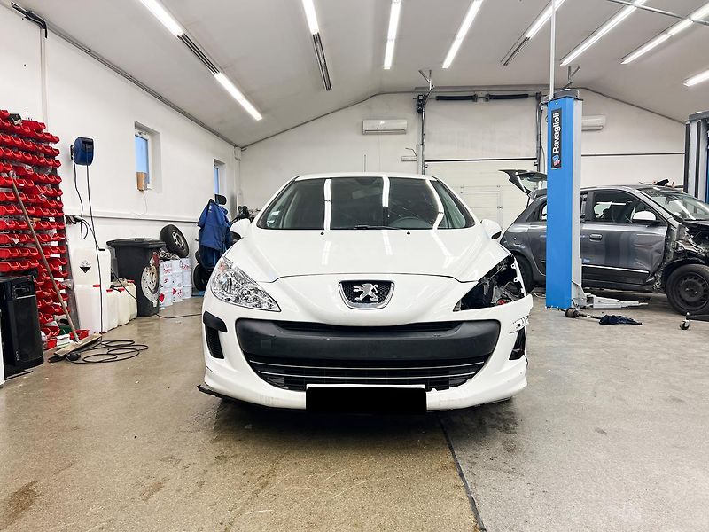 Peugeot 308 1.6HDi 68kW - fotka 2 z 17