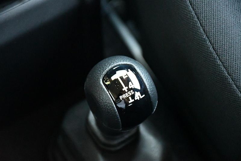 Suzuki Jimny 1,5 GLX AUTOMAT, 4X4 LONG - fotka 30 z 39