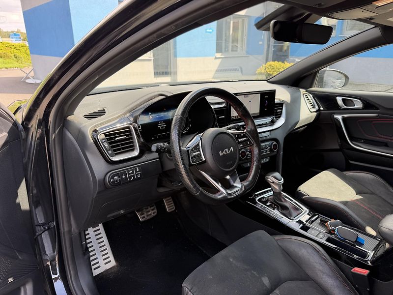 Kia ProCeed GT 1,6GDi 150kW automat navi  - fotka 13 z 23