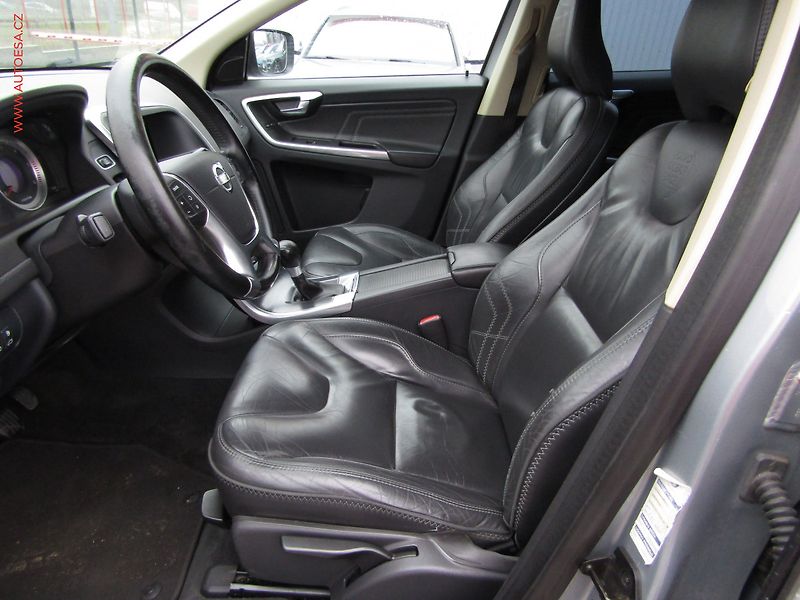 Volvo XC60 (2012) 2.4 D5 AWD, Ocean Race - fotka 9 z 19