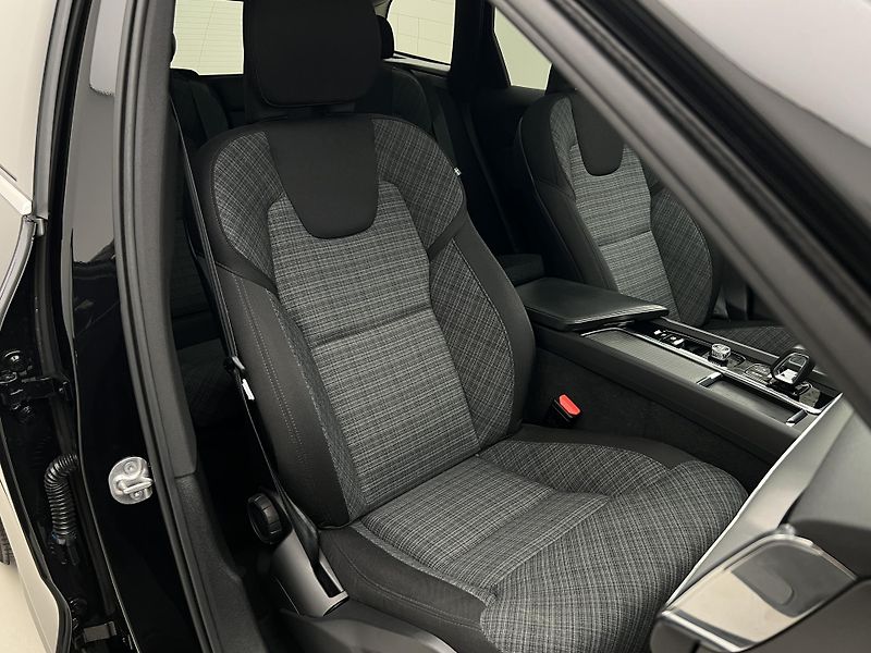 Volvo XC60 B4 CORE AUT 1.maj. - fotka 20 z 40