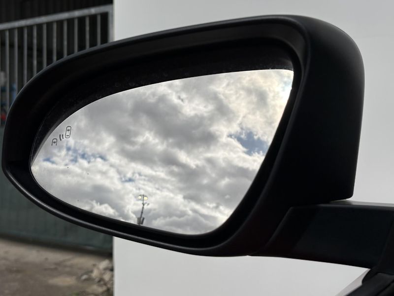 Toyota C-HR 2.0 HSD e-CVT Selection - fotka 14 z 23