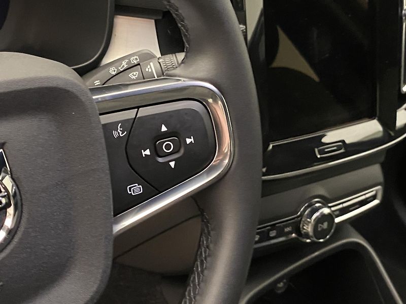 Volvo XC40 (2026) B3 AUT DARK PLUS - fotka 25 z 60