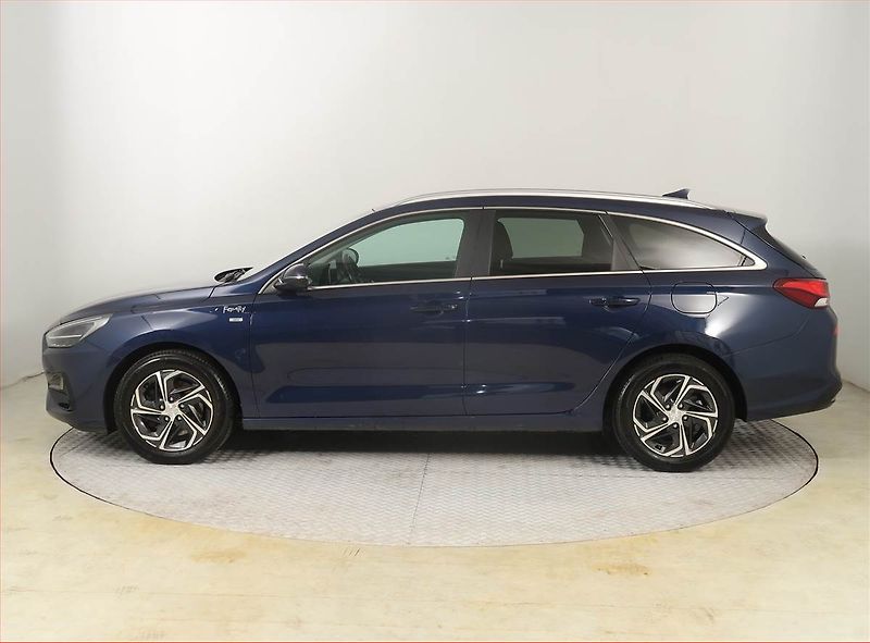 Hyundai i30 (2020) Family 1.5 T-GDI MHEV - fotka 3 z 22