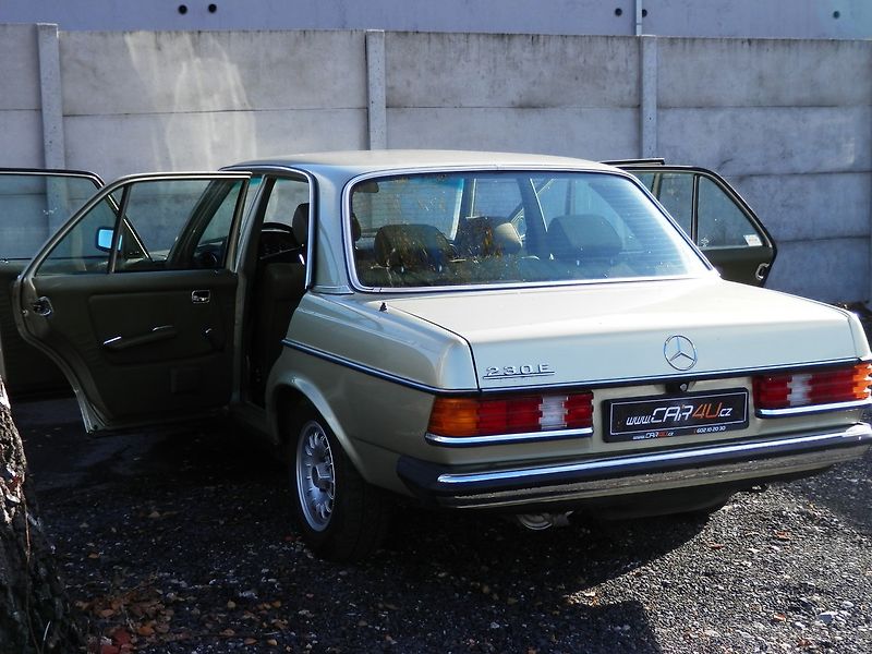 Mercedes-Benz 123 230E AUTOMAT - fotka 25 z 36