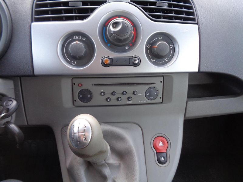 Renault Kangoo 1,6 16V Privilege - fotka 15 z 16
