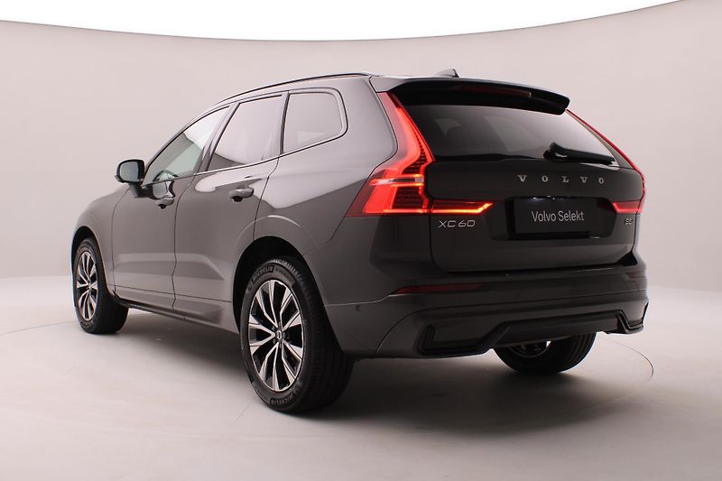 Volvo XC60 B5 AWD DARK PLUS REZERVACE - fotka 11 z 57
