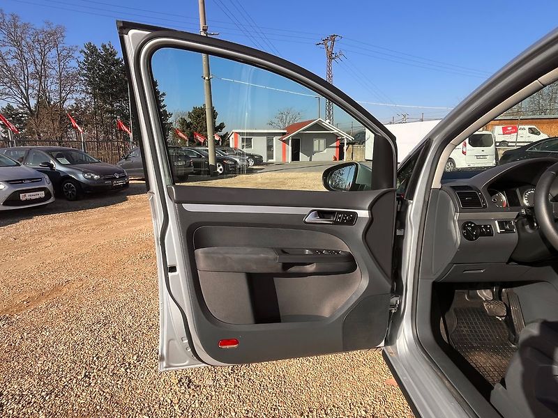Volkswagen Touran 1.6TDi 77kW*WEBASTO*VÝHŘEV SED - fotka 12 z 34