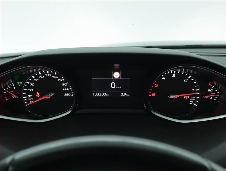 Peugeot 308 (2020) Allure 1.5 BlueHDi, Serv.kniha - fotka 11 z 16