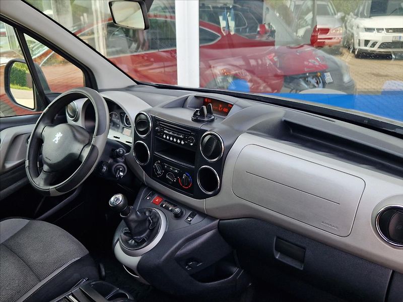 Peugeot Partner 1,6 HDi PANORAMA +ZIMNÍSADAKOL - fotka 19 z 32