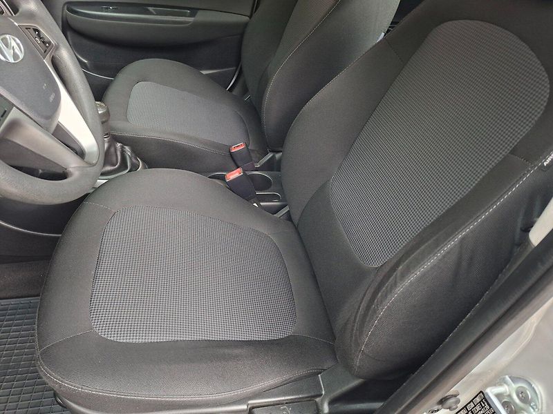 Hyundai i20 (2012) 1.2i 63kW -KLIMATIZACE-S.KNIHA - fotka 15 z 29