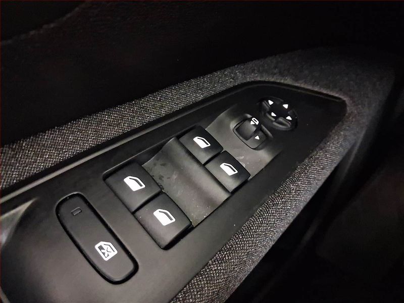 Peugeot 5008 (2019) 1.5 BlueHDi, Automat, 7 míst - fotka 16 z 16