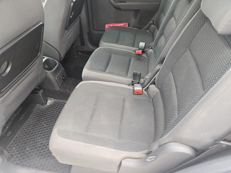 Volkswagen Touran (2012) 2.0 TDI DSG - fotka 13 z 20