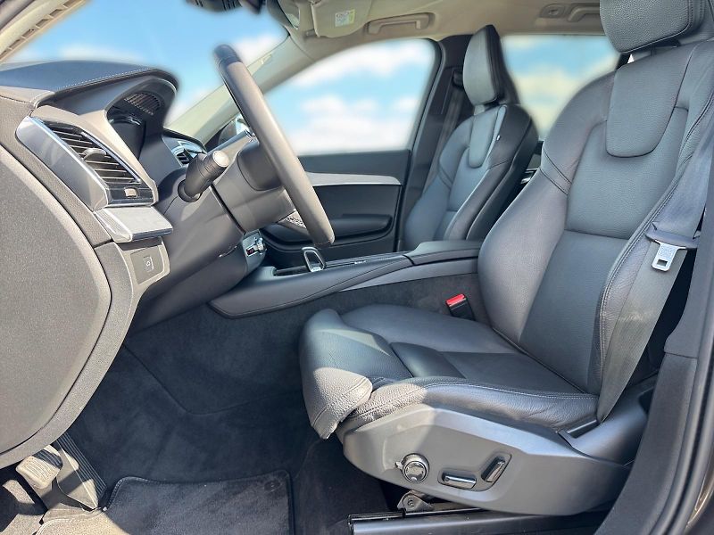 Volvo XC90 (2024) PLUS BRIGHT B5 173kW TAŽNÉ AWD - fotka 7 z 11