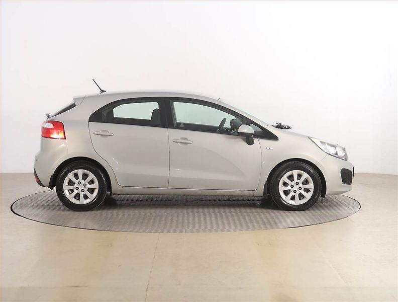 Kia Rio (2012) 1.25 CVVT, Serv.kniha - fotka 6 z 15