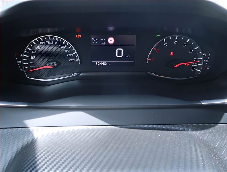 Peugeot 2008 (2021) 1.2 PureTech, Serv.kniha - fotka 11 z 16