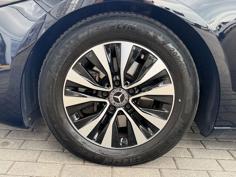 Mercedes-Benz Třídy A 180d - fotka 26 z 37