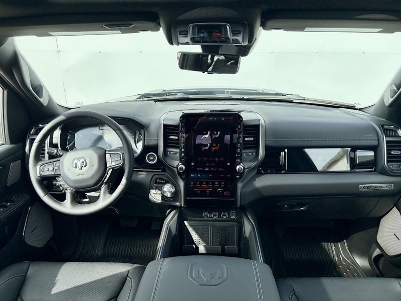 RAM 1500 (2026) Rebel 5.7 V8 Hemi 2026 - fotka 14 z 37