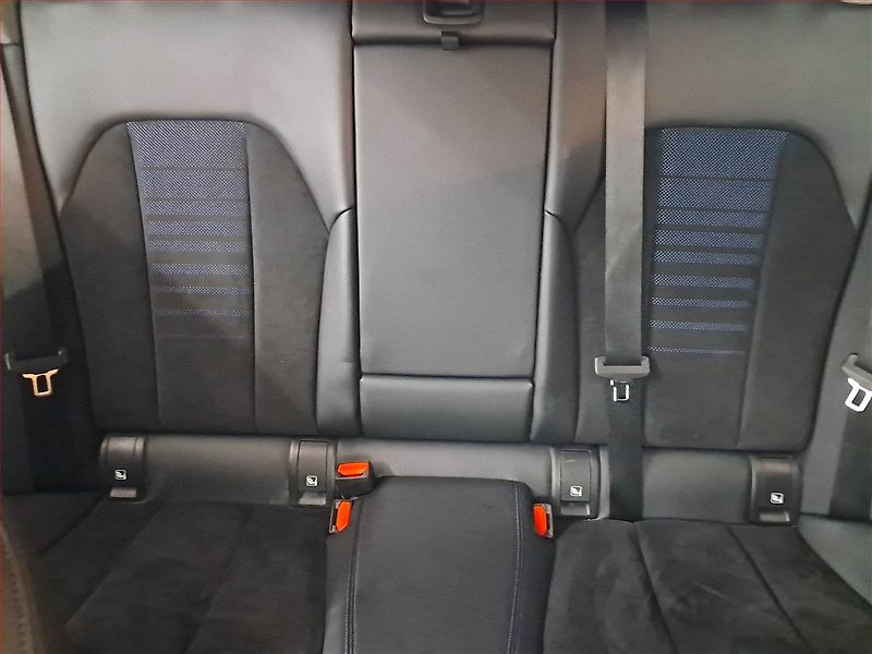 BMW Řada 3 (2021) 320 e xDrive - fotka 10 z 25